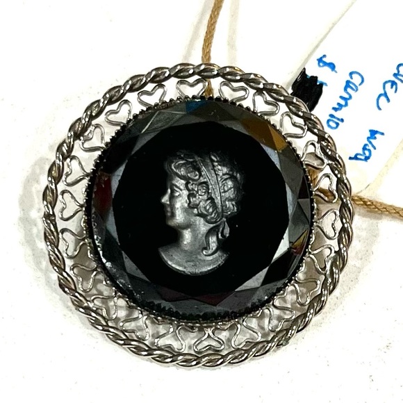 INTAGLIO REVERSE CAMEO LADY BLACK FACETED GLASS ROUND 1.5” BROOCH VINTAGE EUC - Picture 8 of 8